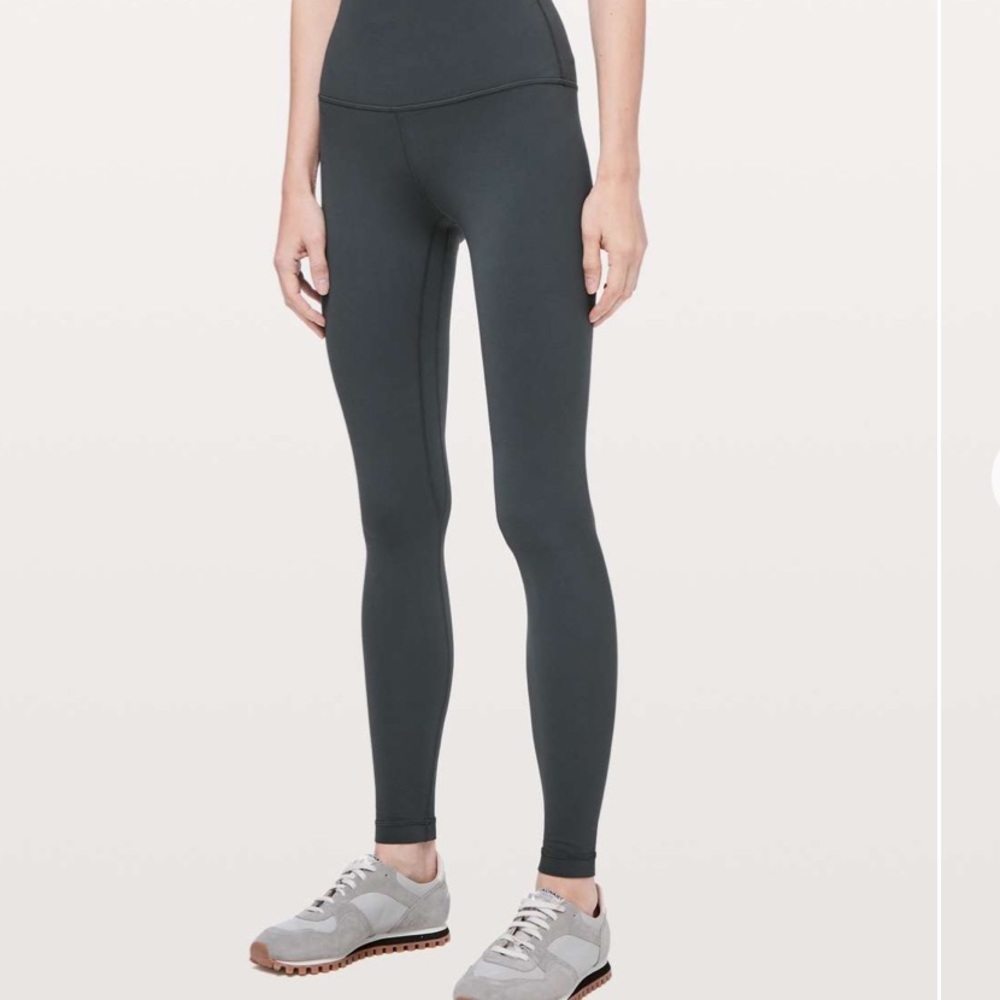 Align size 8 super high rise 28” leggings in melanite